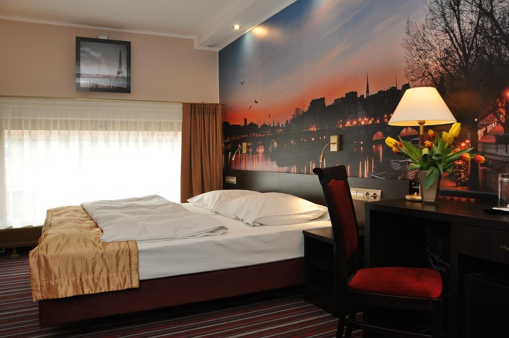 Hotel Atrium Nowy Tomysl Ngoại thất bức ảnh