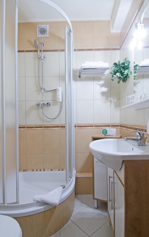 Hotel Atrium Nowy Tomysl Phòng bức ảnh
