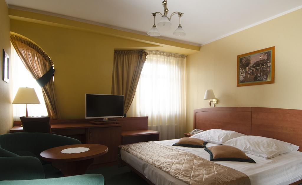 Hotel Atrium Nowy Tomysl Ngoại thất bức ảnh