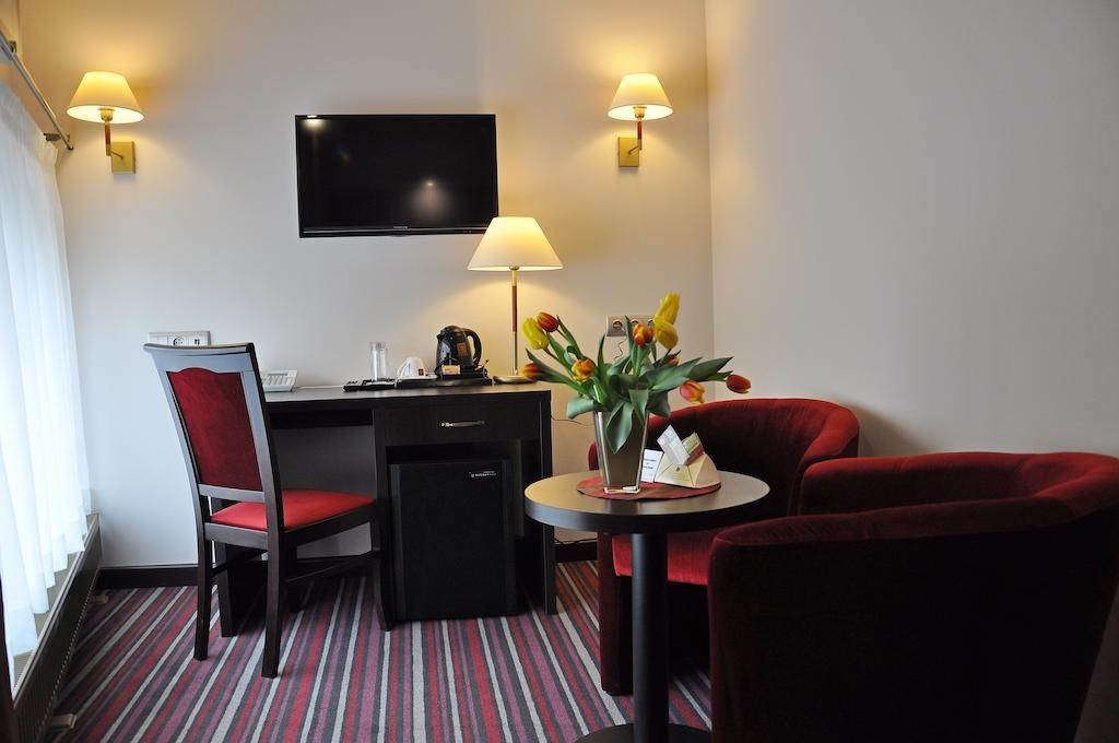 Hotel Atrium Nowy Tomysl Ngoại thất bức ảnh