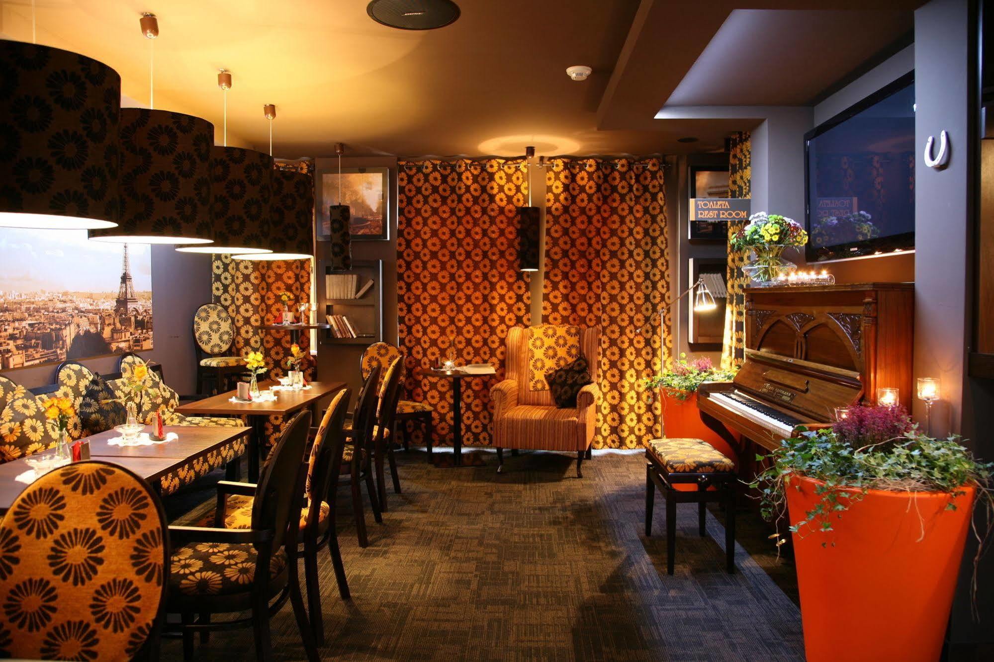 Hotel Atrium Nowy Tomysl Ngoại thất bức ảnh
