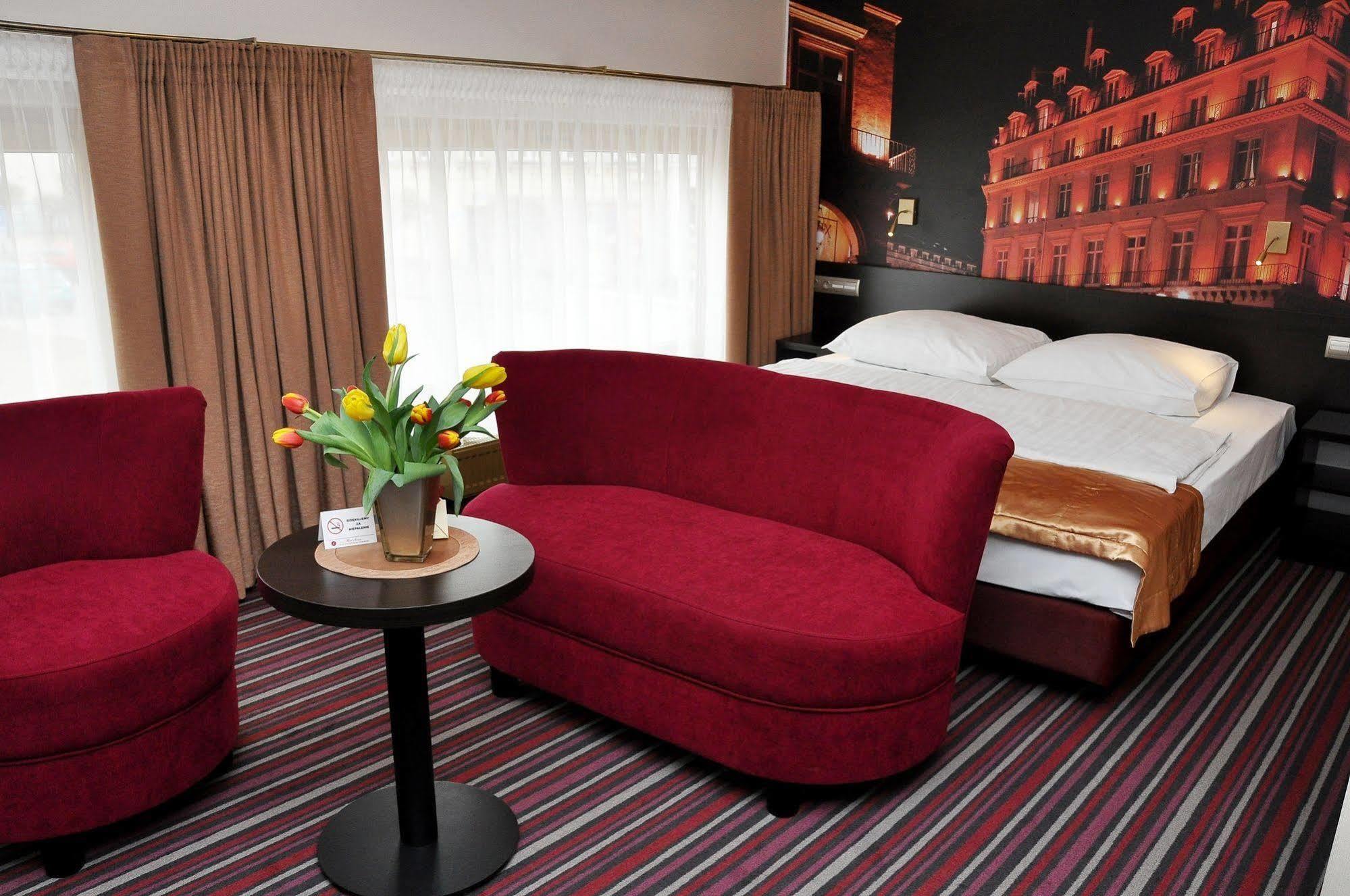 Hotel Atrium Nowy Tomysl Ngoại thất bức ảnh
